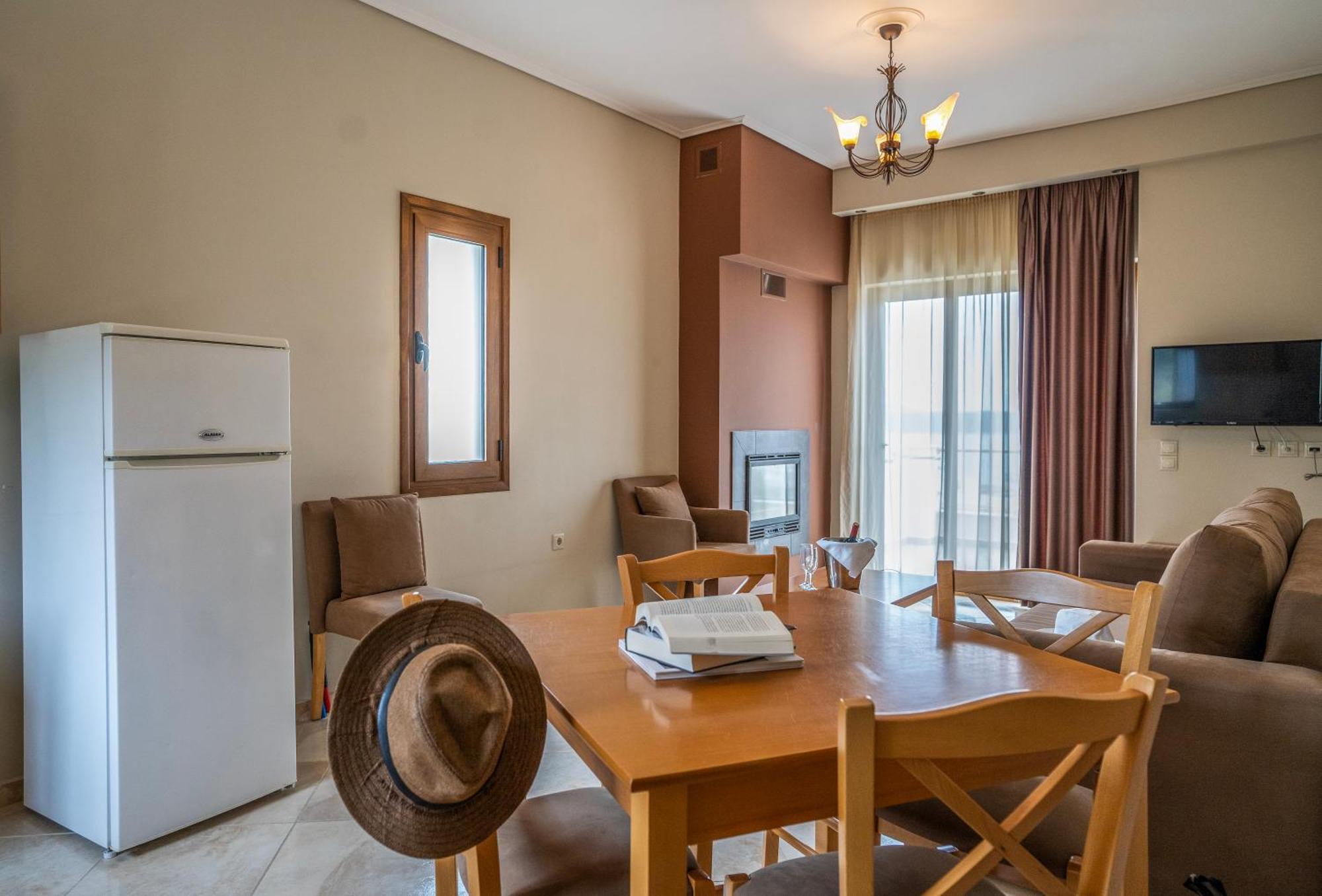 Evia Hotel & Suites Marmari  Екстер'єр фото